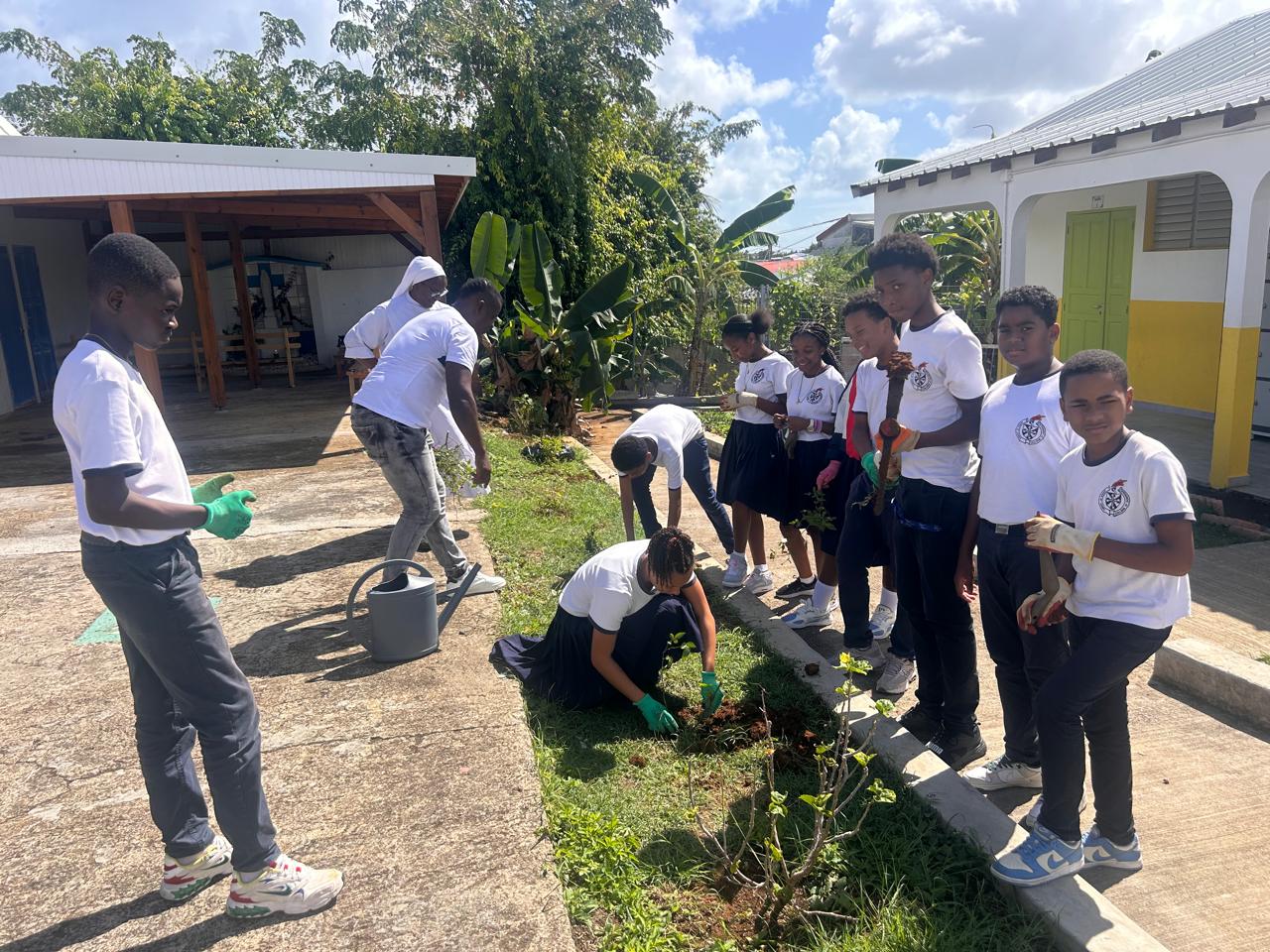 Lire la suite à propos de l’article Atelier plantation de rosiers